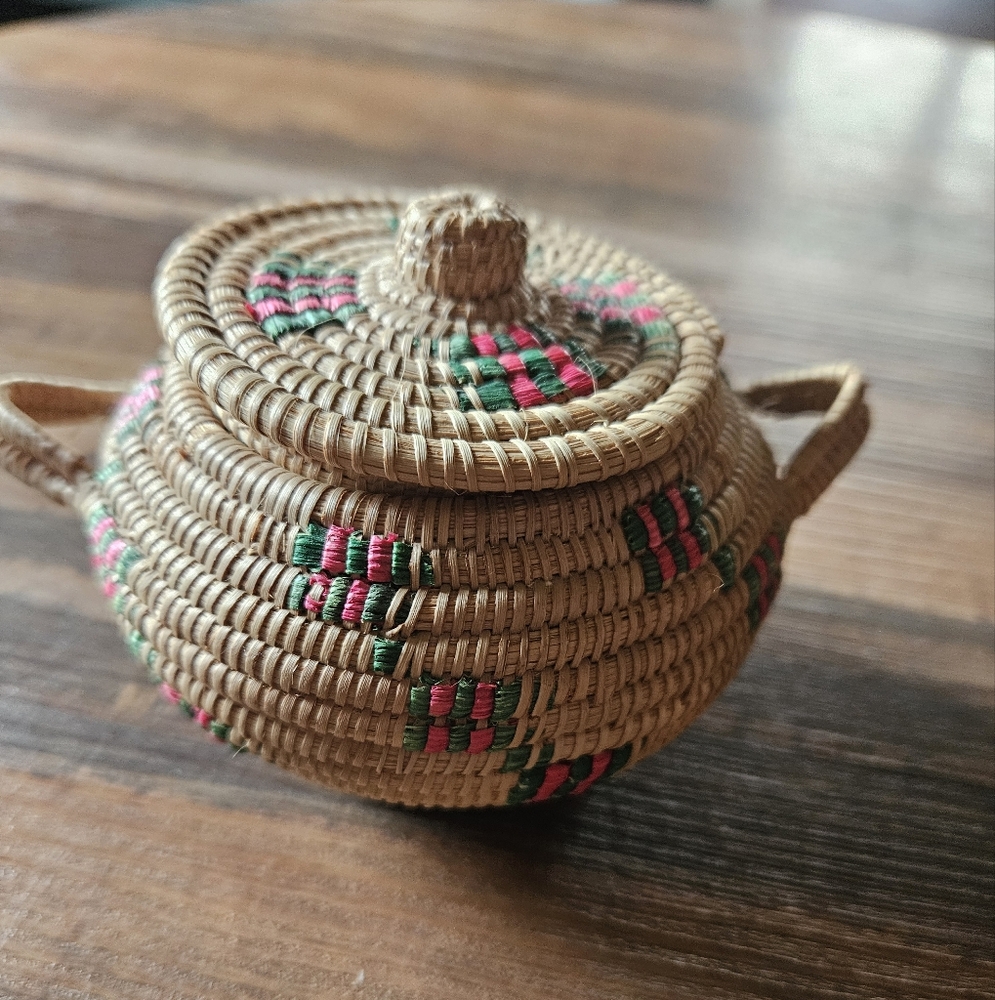 OOAK Guarani Basket Project Bolivia Handwoven W/ Lid Palm Fronds Corn Husks  LT